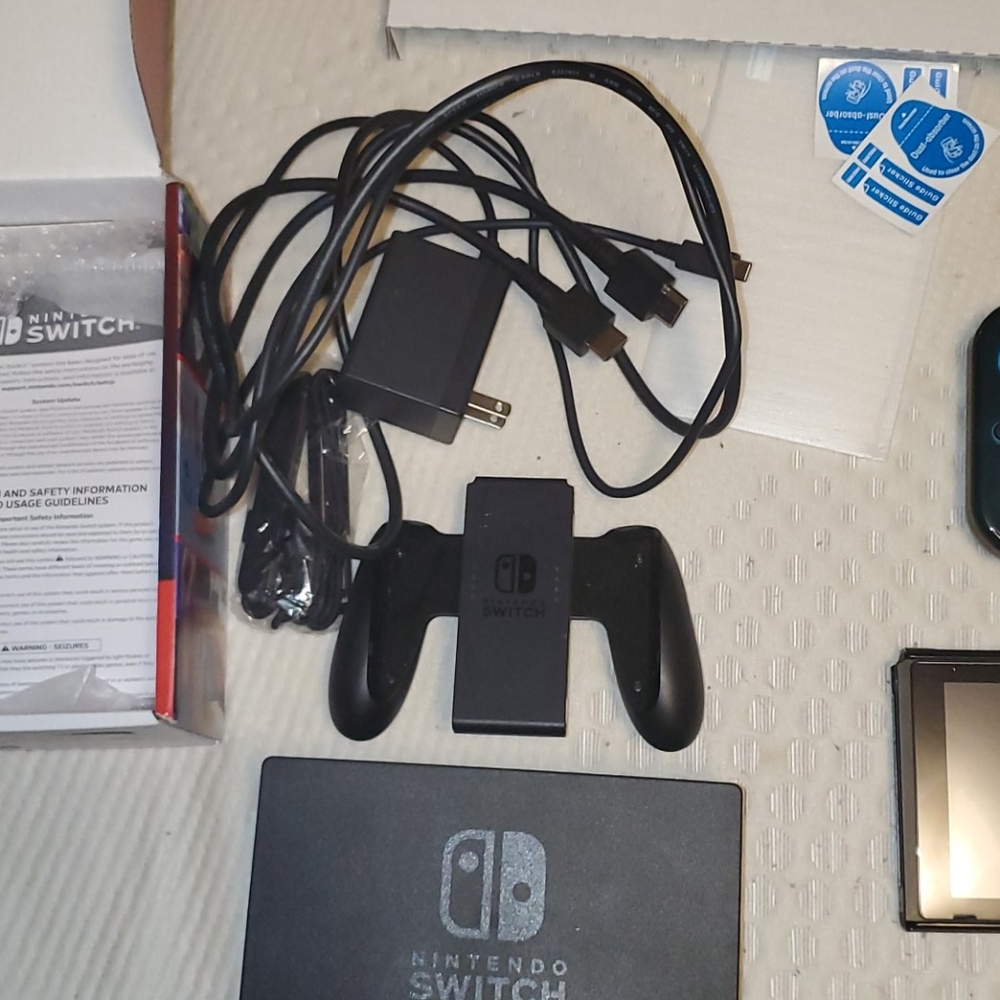 Nitendo switch with extras - Picture 7 of 9